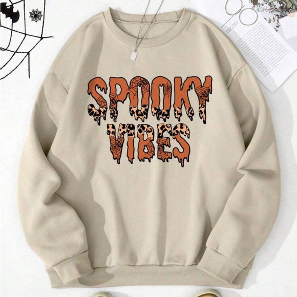 SHEIN Tops - “Spooky Vibes” Halloween Crewneck